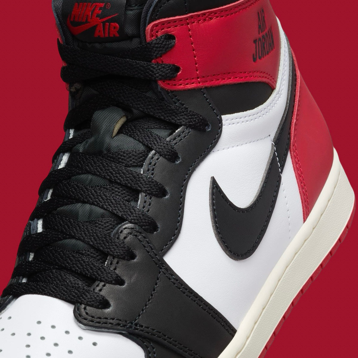 Air Jordan 1 Retro OG High "Black Toe"